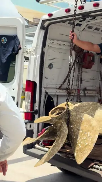 Marine propeller lifting